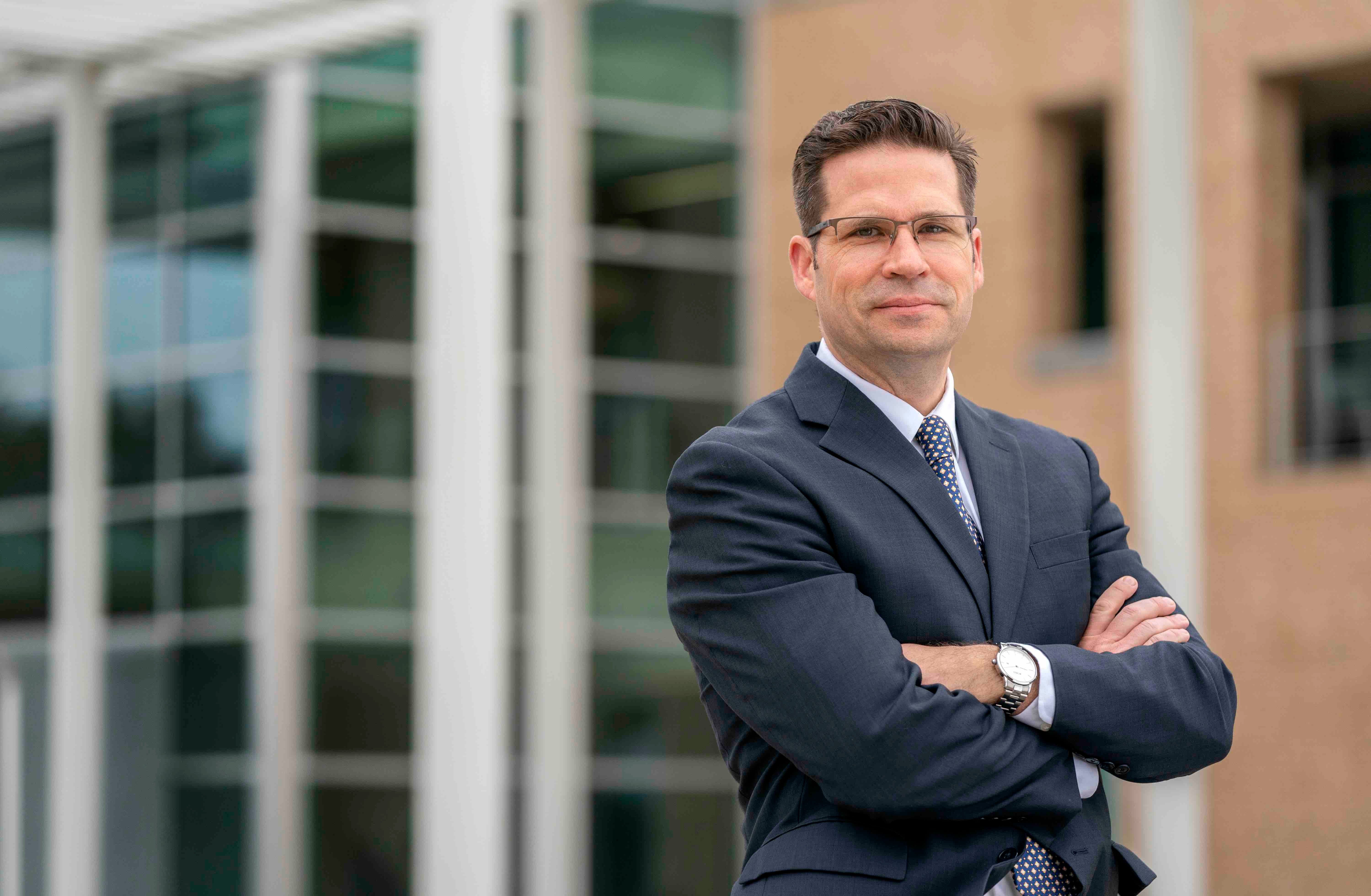 004_JJSanford_Portrait_ADV_UDallas0321_LowRes