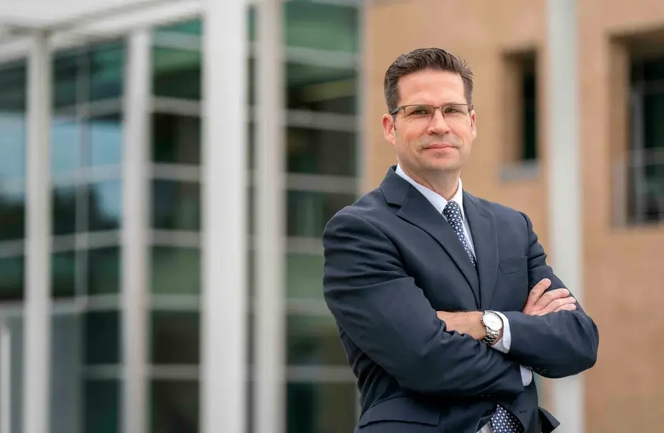 004_JJSanford_Portrait_ADV_UDallas0321_LowRes